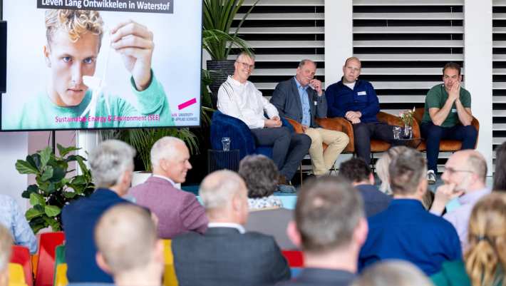 Panel bij het SEE CafÃ© op HAN Unexpected slim schoon sociaal