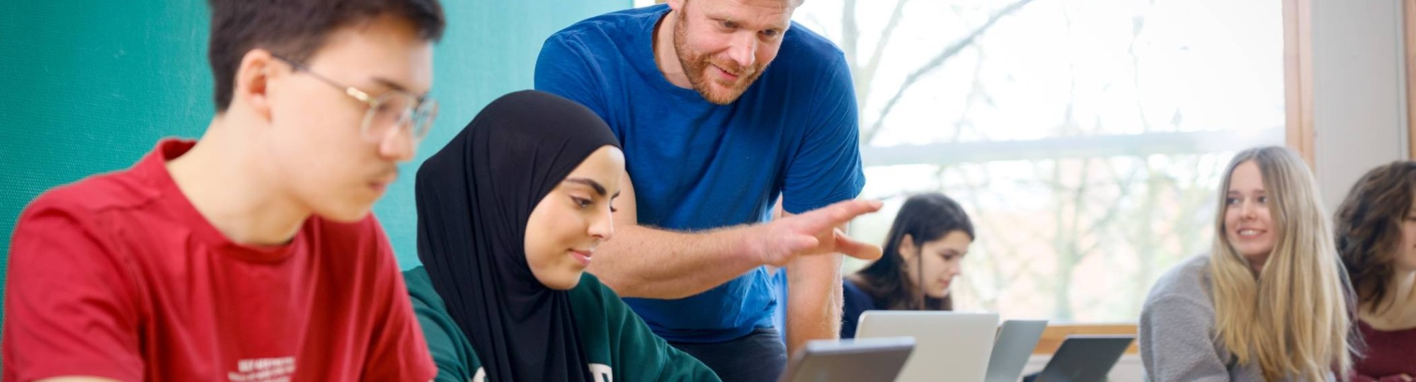 HAN Academie Educatie, Pabo, Pabo-ALO, ALPO, voltijd en deeltijd, pabo docent geeft instructie aan studenten, 2024