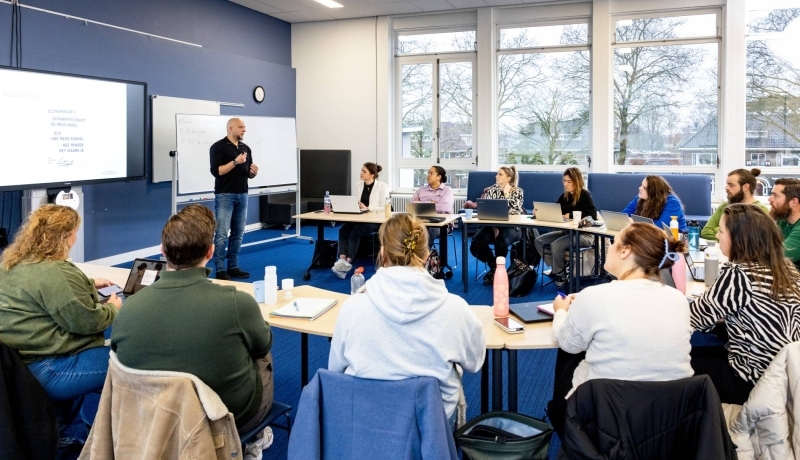 Studenten Management in de Zorg Deeltijd in de les