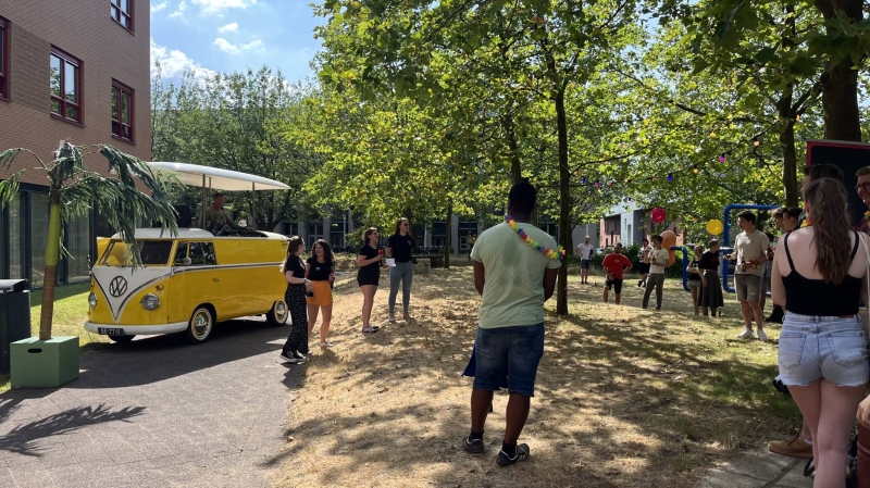 dj bus op de summer vibe bbq
