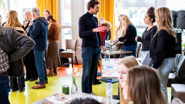 Labs en Werkplaats wijk Lindenholt-studenten-professionals en burgers aan het werk