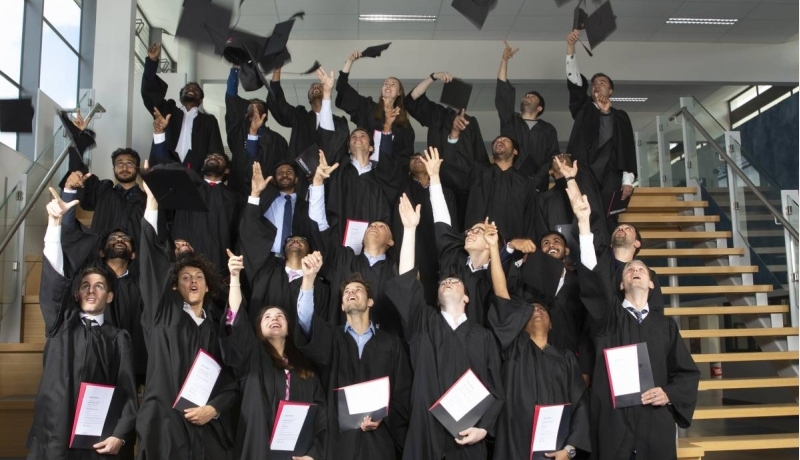 Friday July 8th 2022 the Master Engineering Systems welcomed 29 graduates at the Degree Ceremony. A proud moment.