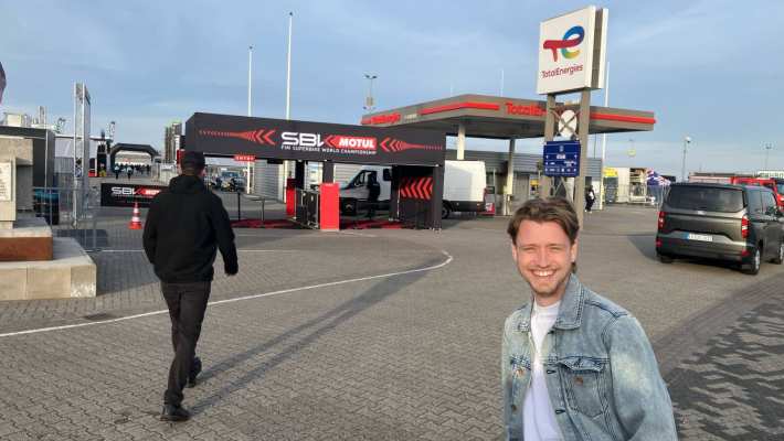 Vrijdag 16 april waren semester 6 studenten van HAN Automotive en hun docentcoach op uitnodiging van Ten Kate Racing aanwezig tijdens het WK Superbike op het TT-circuit in Assen. Het was een geweldige ervaring!