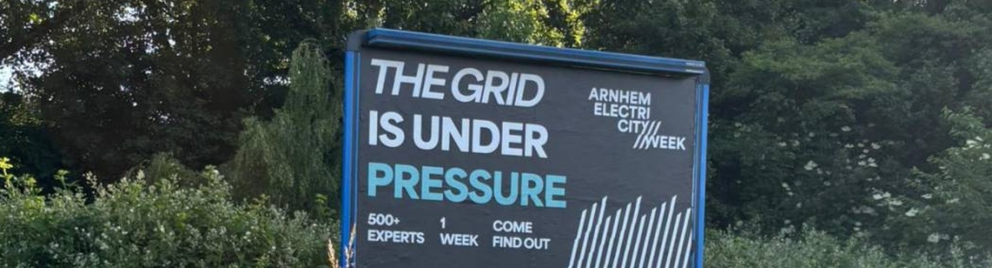 Bord in de stad tijdens AEW mei 2026 - The grid is under pressure