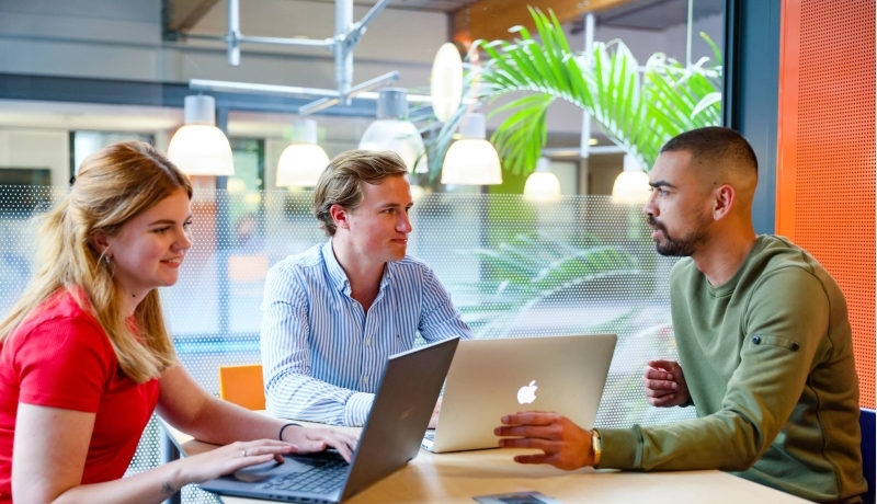 Docenten samen aan het werk