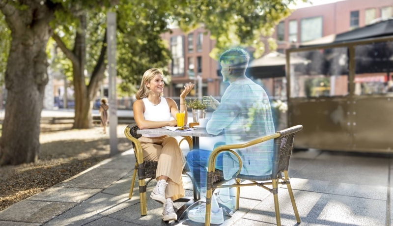Changemakercampagne, let's change the way we connect, ontmoeten, contacten, hologram, netwerken, Nijmegen, vervreemding