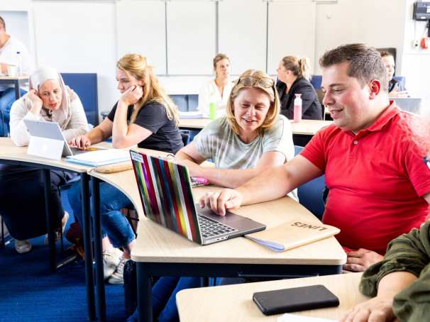 Studenten van de master pedagogiek volgen een les op de groenewoudseweg