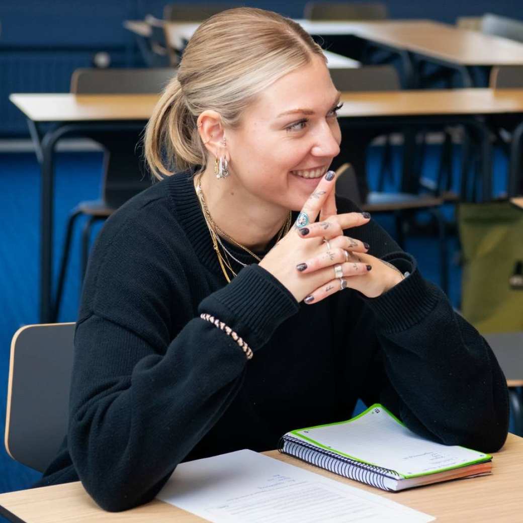 AMM LLO Isa tijdens les Social Work deeltijd