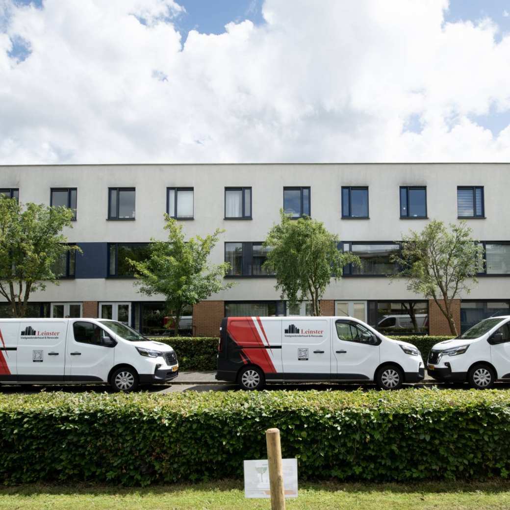 Project TOMTET: bestelbussen in een woonwijk