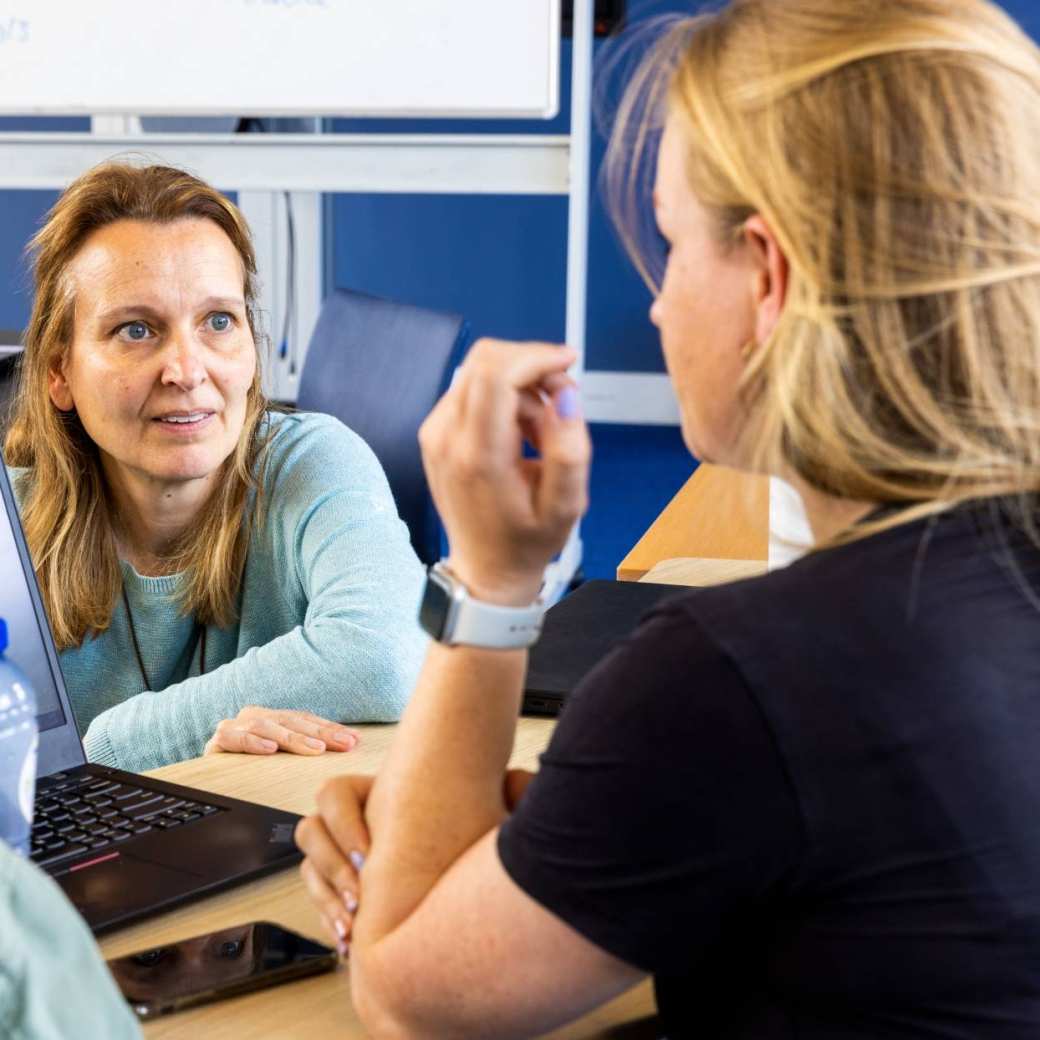 Studenten van de master pedagogiek volgen een les op de groenewoudseweg