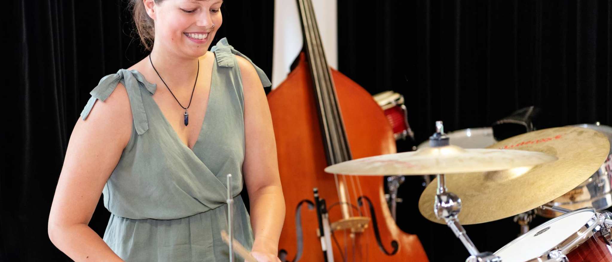 Meisje op drums