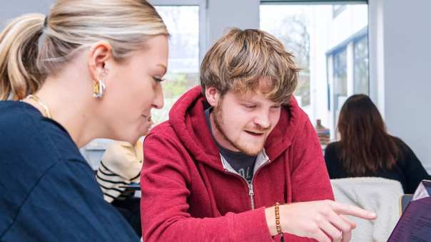 Klas duale studenten Ad Sociaal Financiële Dienstverlening.