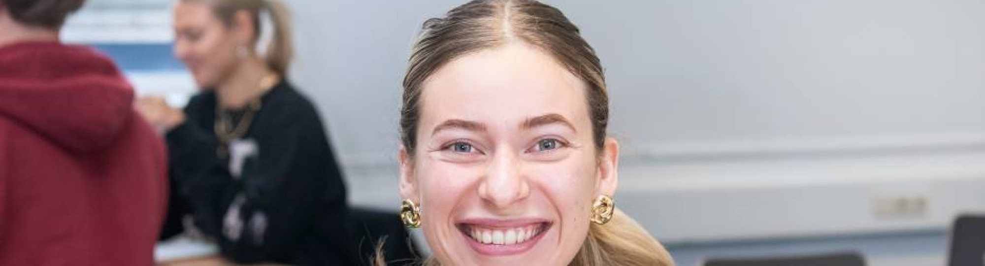 AMM LLO lachende Caitlyn tijdens social work deeltijd