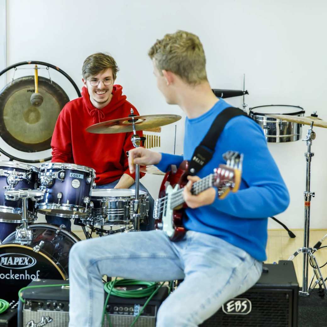 Studierichting Kunst en Cultuur, studenten maken muziek