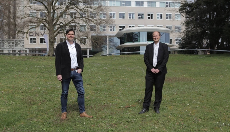 Sander Domensino (l) en Theo Bosma (r), medewerkers van DNV SEECE.