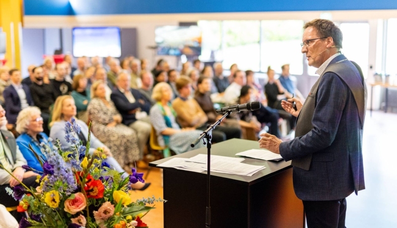 Lector Velleman spreekt zijn inaugurele rede uit tijdens zijn installatie