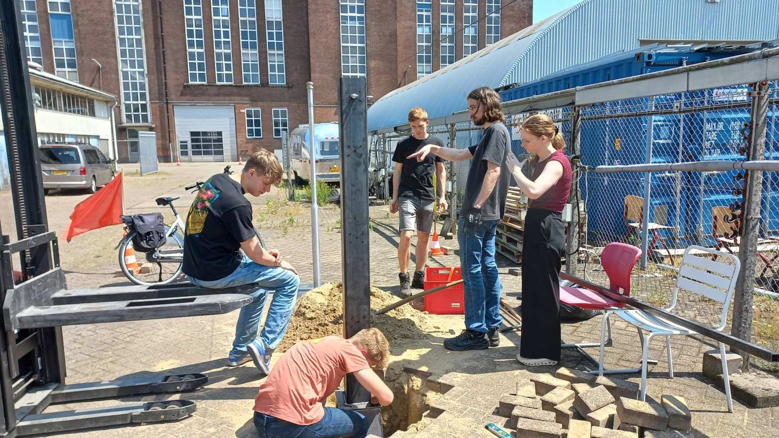 Testen van fundering met Daan, Timo, Gert-Jan, Jeroen en Manon 