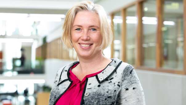 Wendy Kemper als gastspreker bij PZW presenteert