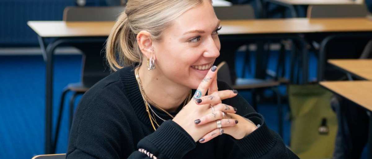 AMM LLO Isa tijdens les Social Work deeltijd
