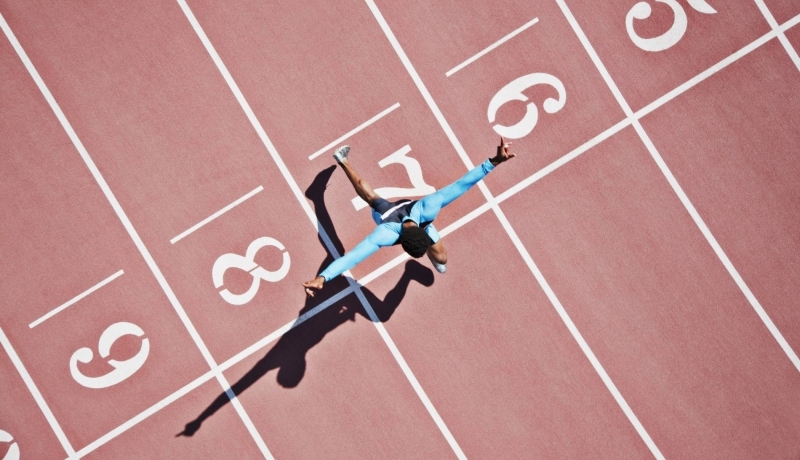 De finish over op een atletiekbaan