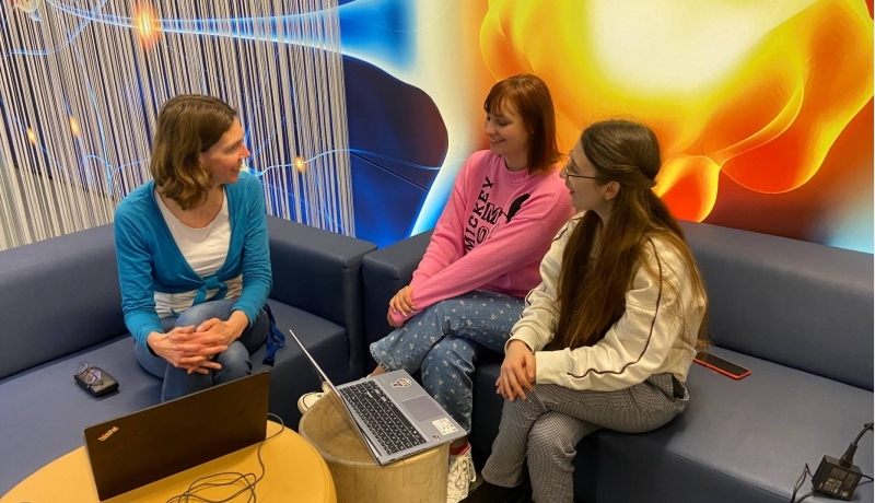 Drie leden van de Academieraad van de Academie Toegepaste Biowetenschappen en Chemie, Carien Booijink, Liudmyla Zhukovska en Sonja Lezaja