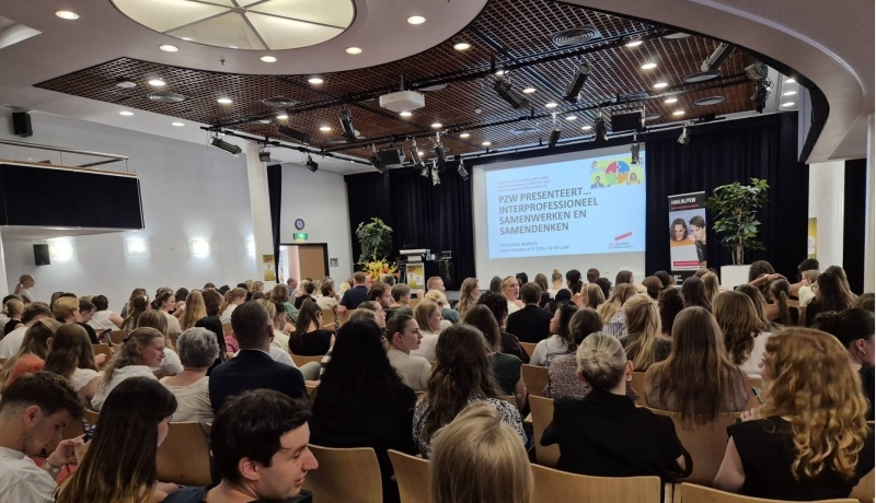 Deelnemers in de zaal bij het eindsymposium Praktijkinnovatie in Zorg en Welzijn
