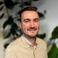 Portretfoto van Ruben Timmermans nieuwe businesscoach bij HAN CvO.