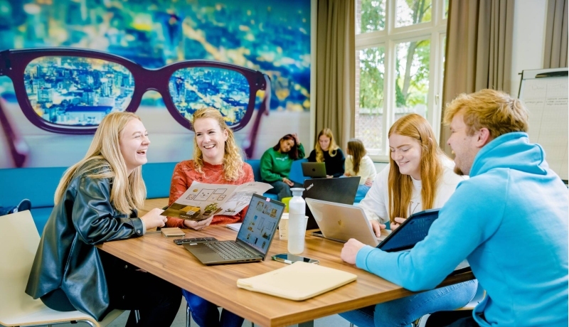 Communicatie studenten in gesprek