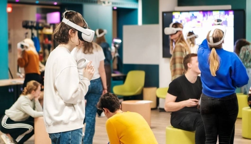 studenten verpleegkunde VR bril