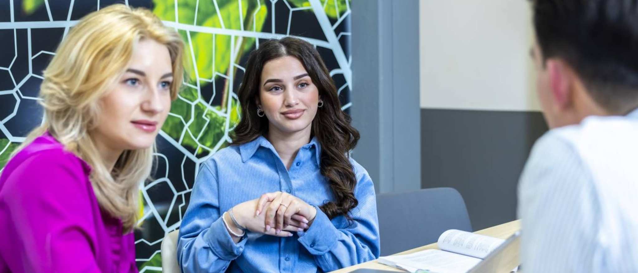 studenten Ad accountancy deeltijd in overleg bij de HAN Arnhem, finance, financieel, AFEM, laptop