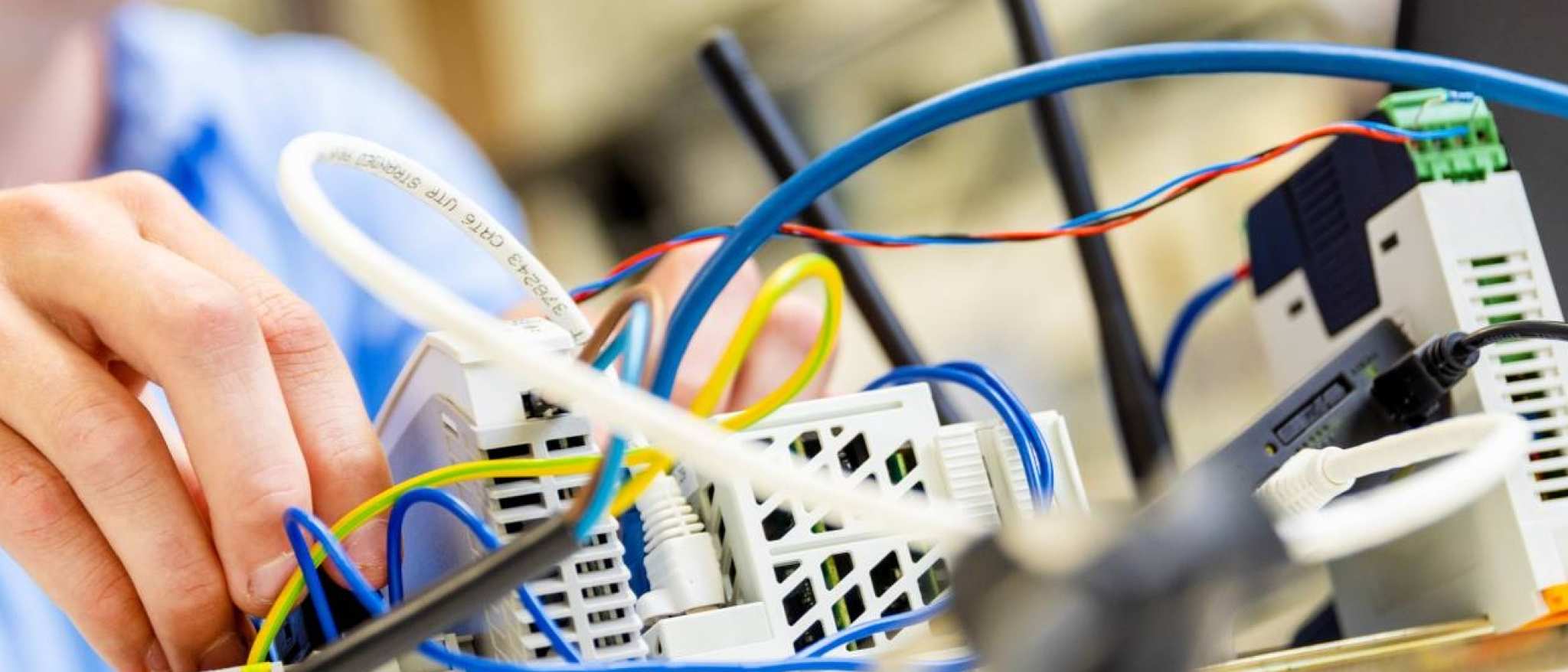 Embedded Systems Engineering afstudeerproject van Stijn, een systeem programmeren voor in middenspanningskastjes. In uitvoering bij Qirion Alliander.