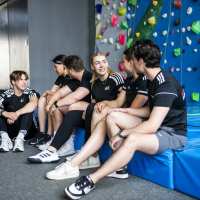 ALO-studenten klimmen op de klimwand bij de HAN