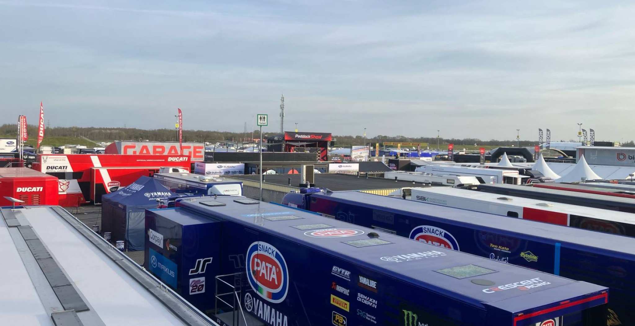 Vrijdag 16 april waren semester 6 studenten van HAN Automotive en hun docentcoach op uitnodiging van Ten Kate Racing aanwezig tijdens het WK Superbike op het TT-circuit in Assen. Het was een geweldige ervaring!