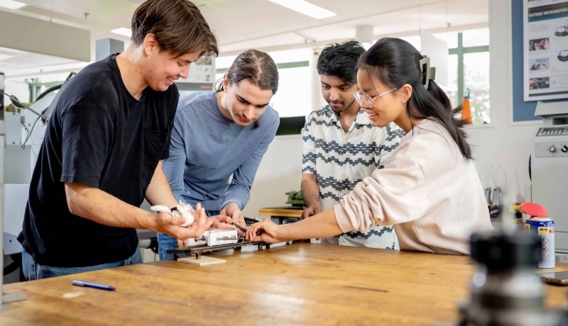 Studenten HAN Werktuigbouwkunde hebben hun uiteindelijke semester 2 project met mechanische batterijen gedemonstreerd.