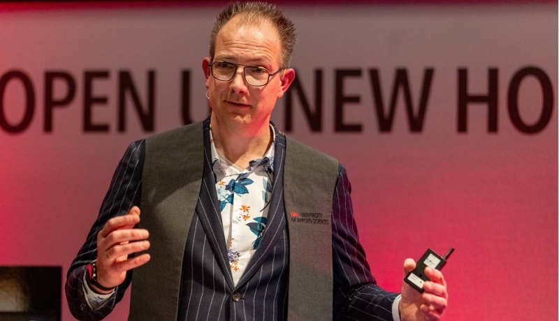 Wouter Sluis-Thiescheffer spreekt zijn inaugurele rede uit