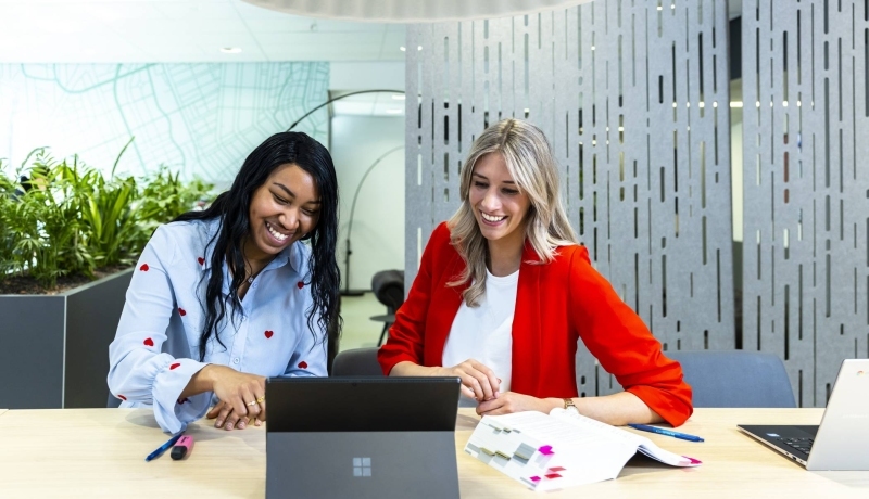 Studenten van de hbo-opleiding Accountancy in gesprek