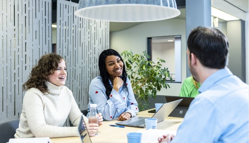 Studenten hbo-opleiding Accountancy in overleg