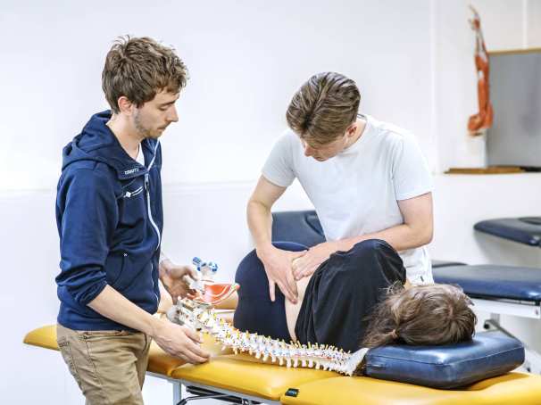 Fysiotherapie, K33 b1, docent, student, oefening, rug behandelbank