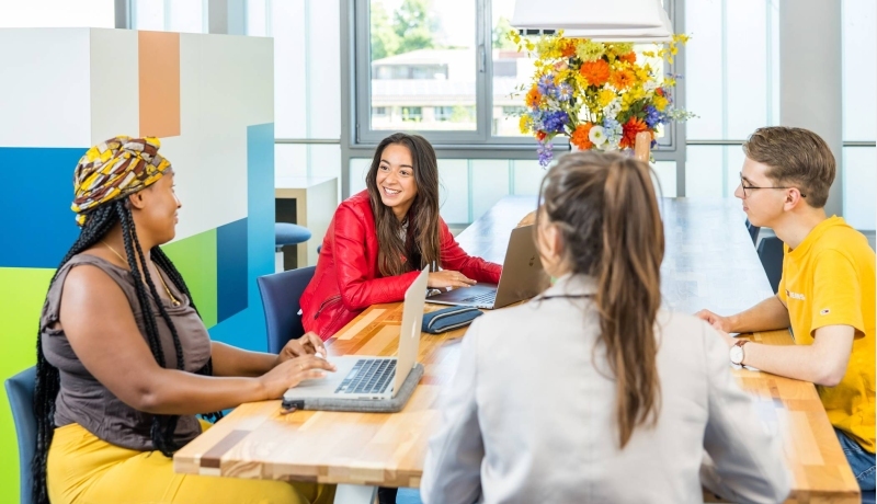 Studenten gang HAN Campus