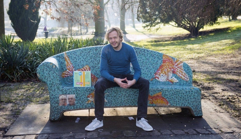Een foto van Wout Waanders, schrijfcoach bij de HAN. Hij heeft een poëzieprijs gewonnen. Geplaatst door Hanneke Bulten.