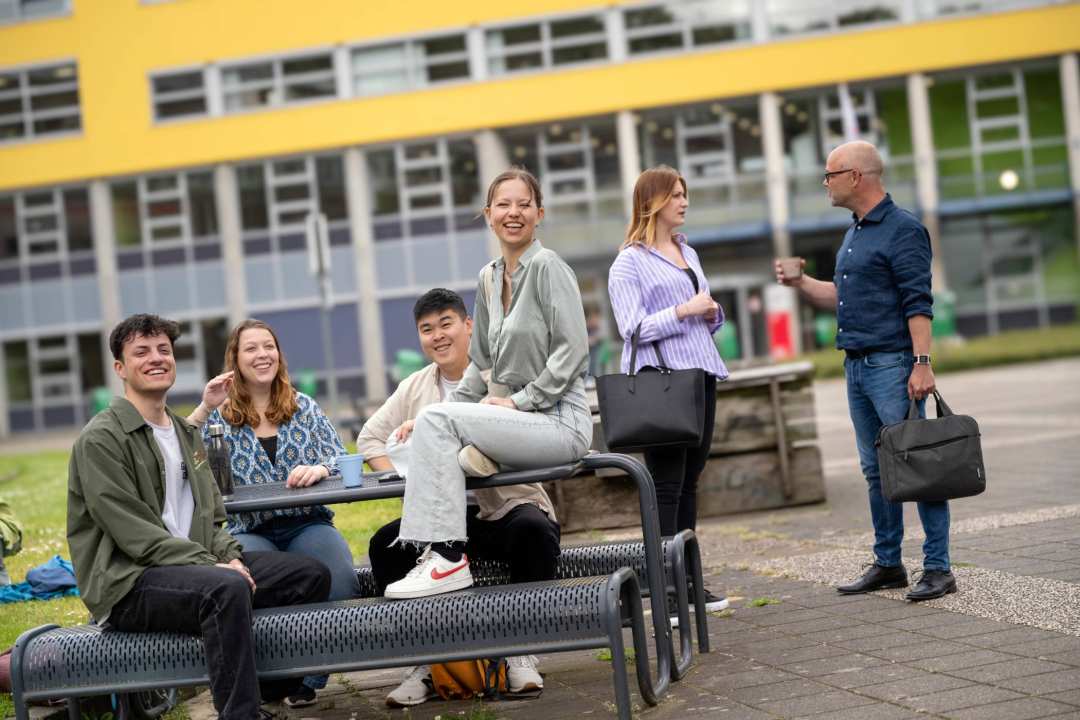 studenten buiten proefstuderen en meelopen