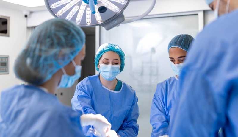 Anesthesiemdewerker op de operatiekamer