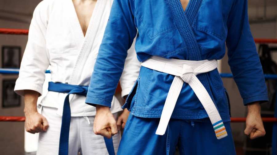 Foto van twee judoka's voor de Pitstop