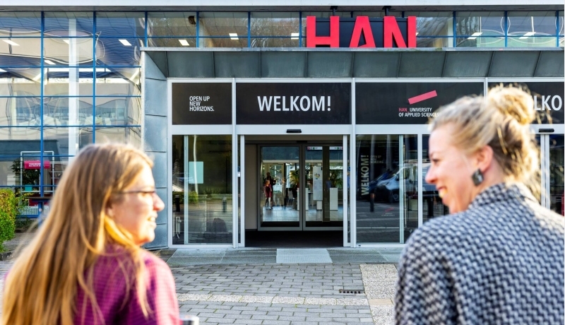 Twee masterstudenten onderweg naar de Master Accessible and Inclusive Design