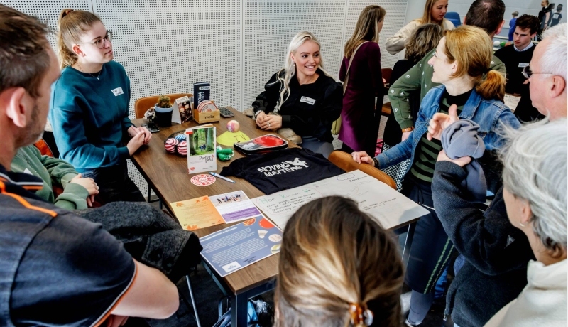 Een fotoverslag van de bustour rond 2 labs- en werkplaatsen van de HAN in Oosterhout en Nijmegen-Noord