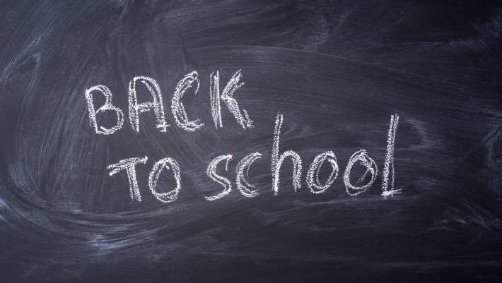 Schoolbord met tekst "Back to school"
