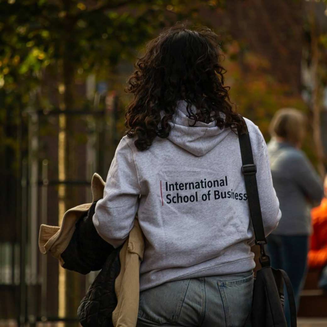 student vanaf achterkant gefotografeerd