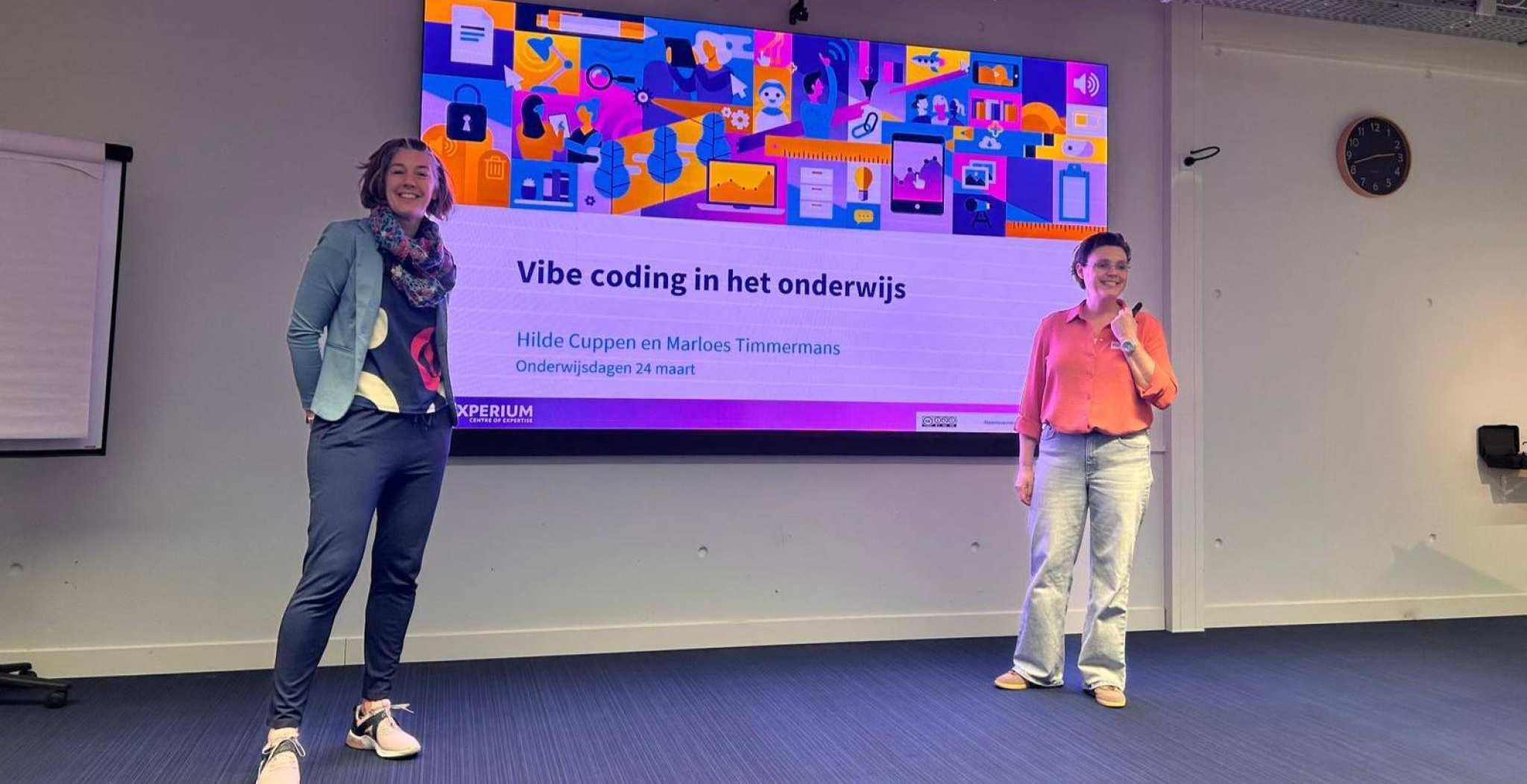 Marloes Timmermans en Hille Cuppen (HAN) tijdens hun sessie 'Praktisch aan de slag met vibecoden (AI) in de les'