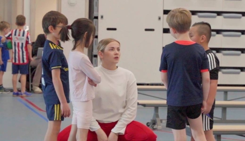 alo alumna ymke janssen vertelt over haar werk als gymdocent bij een basisschool