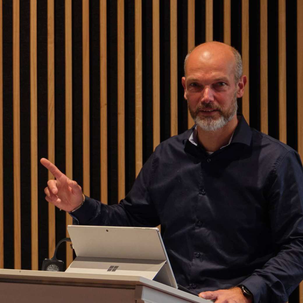 Werkgeluk cursist Dennis ter Veldhuis geeft een presentatie